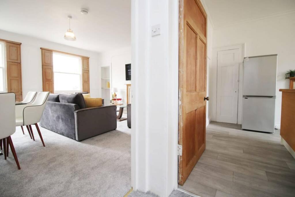 Spacious Georgian 3Bedroom Apartment- 10 Minute Walk To The River Avon, Roman Baths And Bath Abbey Esterno foto