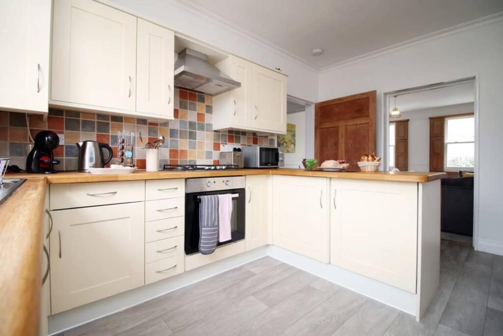 Spacious Georgian 3Bedroom Apartment- 10 Minute Walk To The River Avon, Roman Baths And Bath Abbey Esterno foto