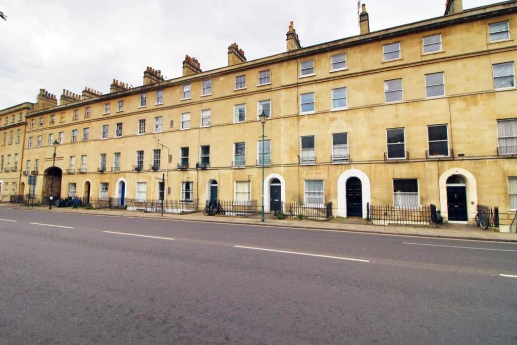 Spacious Georgian 3Bedroom Apartment- 10 Minute Walk To The River Avon, Roman Baths And Bath Abbey Esterno foto