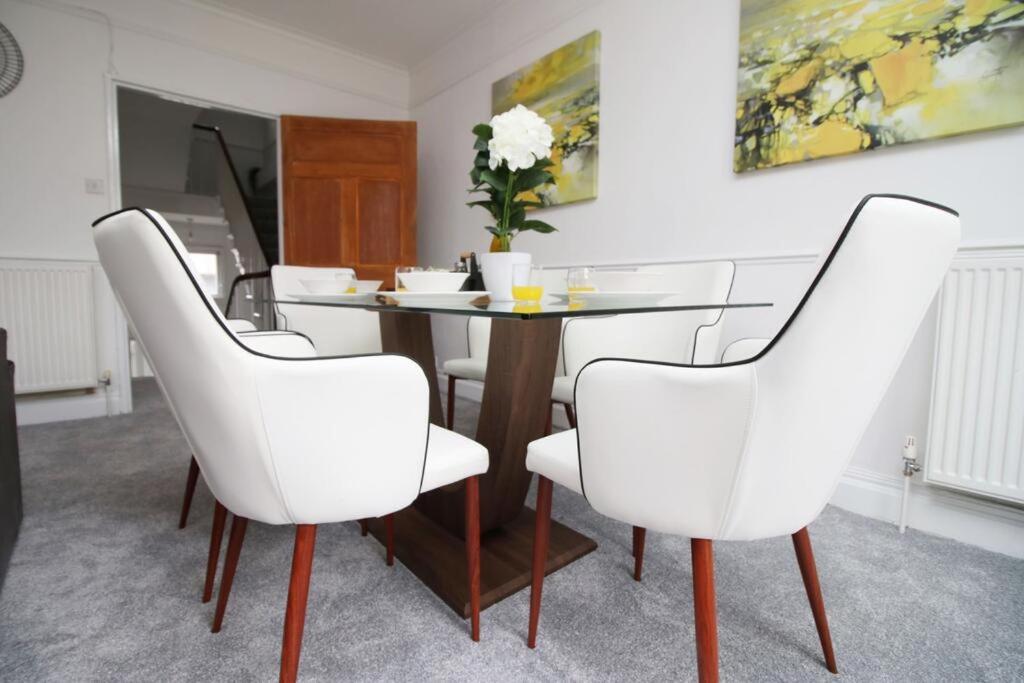 Spacious Georgian 3Bedroom Apartment- 10 Minute Walk To The River Avon, Roman Baths And Bath Abbey Esterno foto