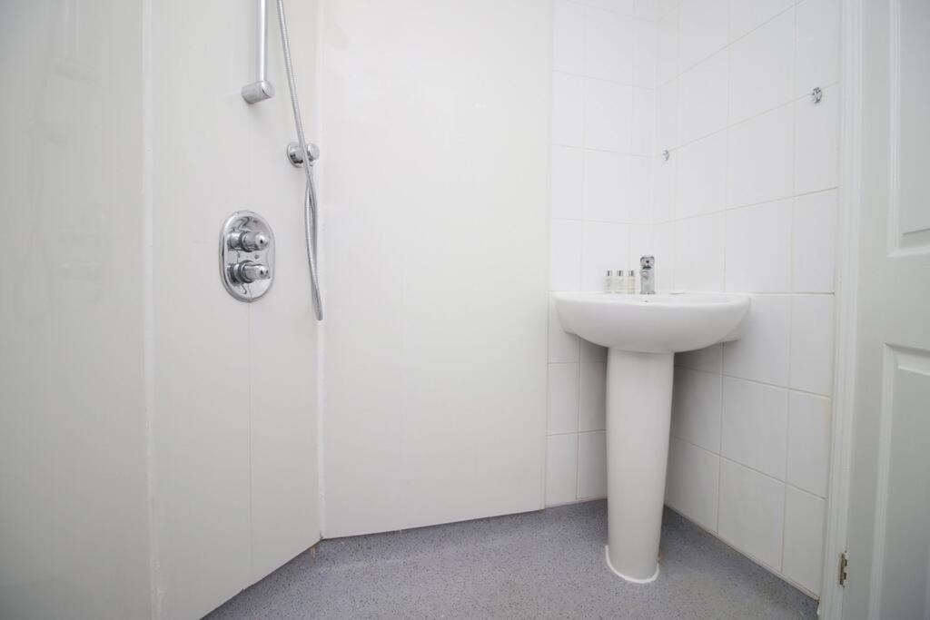 Spacious Georgian 3Bedroom Apartment- 10 Minute Walk To The River Avon, Roman Baths And Bath Abbey Esterno foto