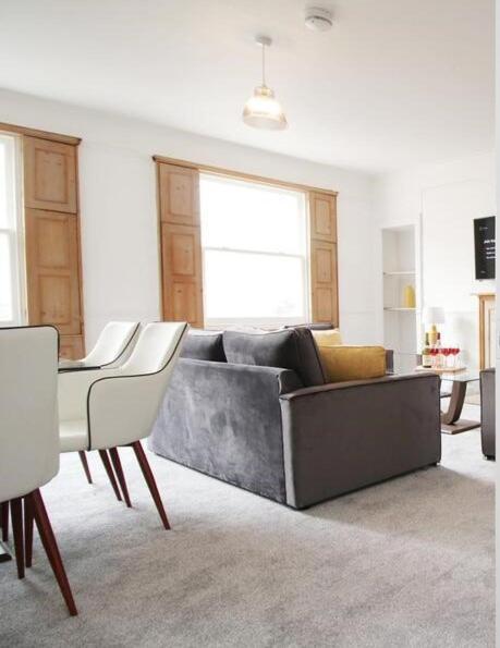 Spacious Georgian 3Bedroom Apartment- 10 Minute Walk To The River Avon, Roman Baths And Bath Abbey Esterno foto